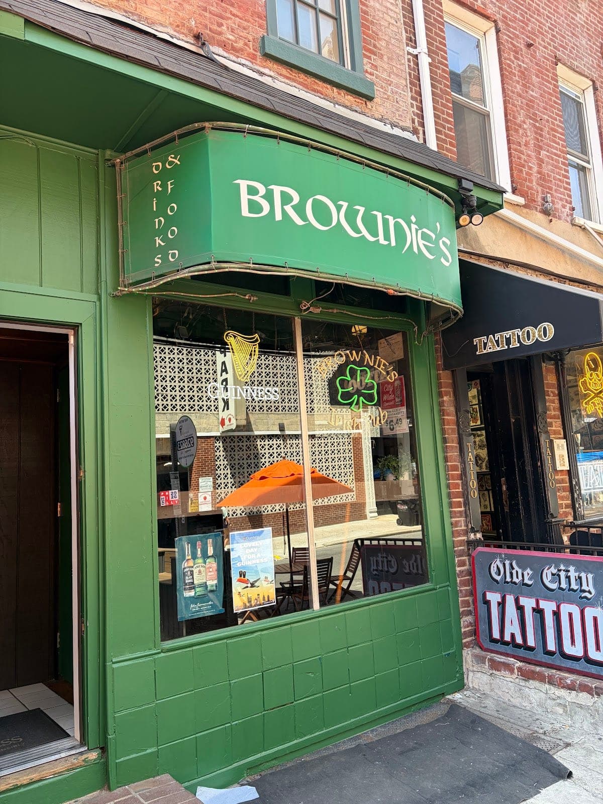 Brownies Irish Pub photo 1