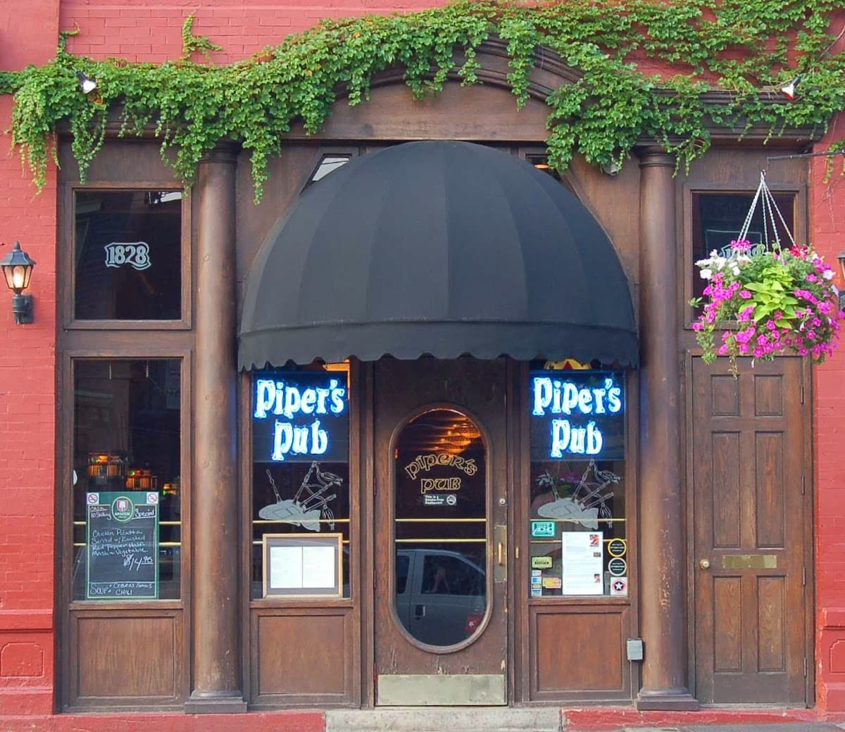Piper's Pub photo 1