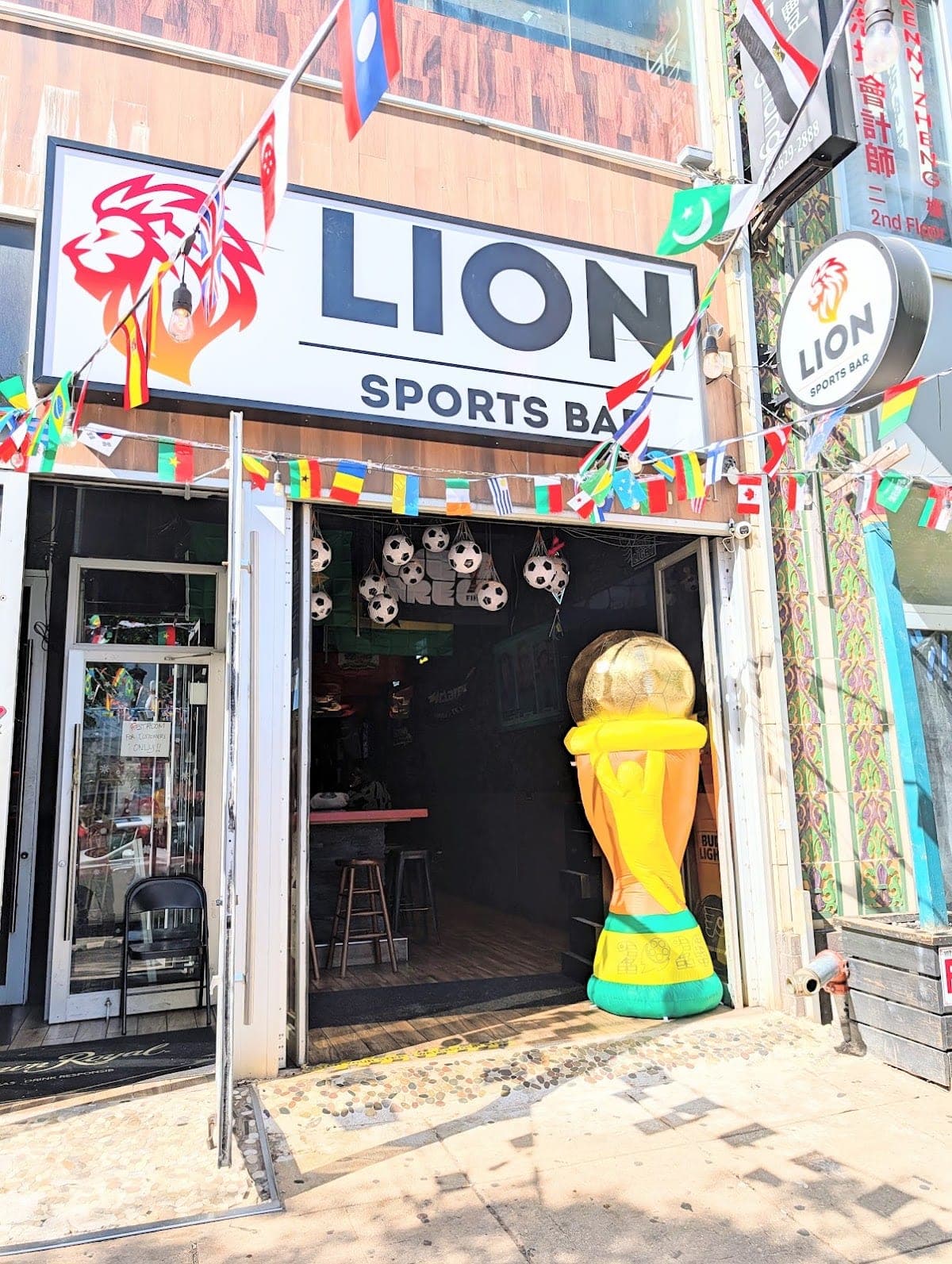 Lion Sports Bar photo 1