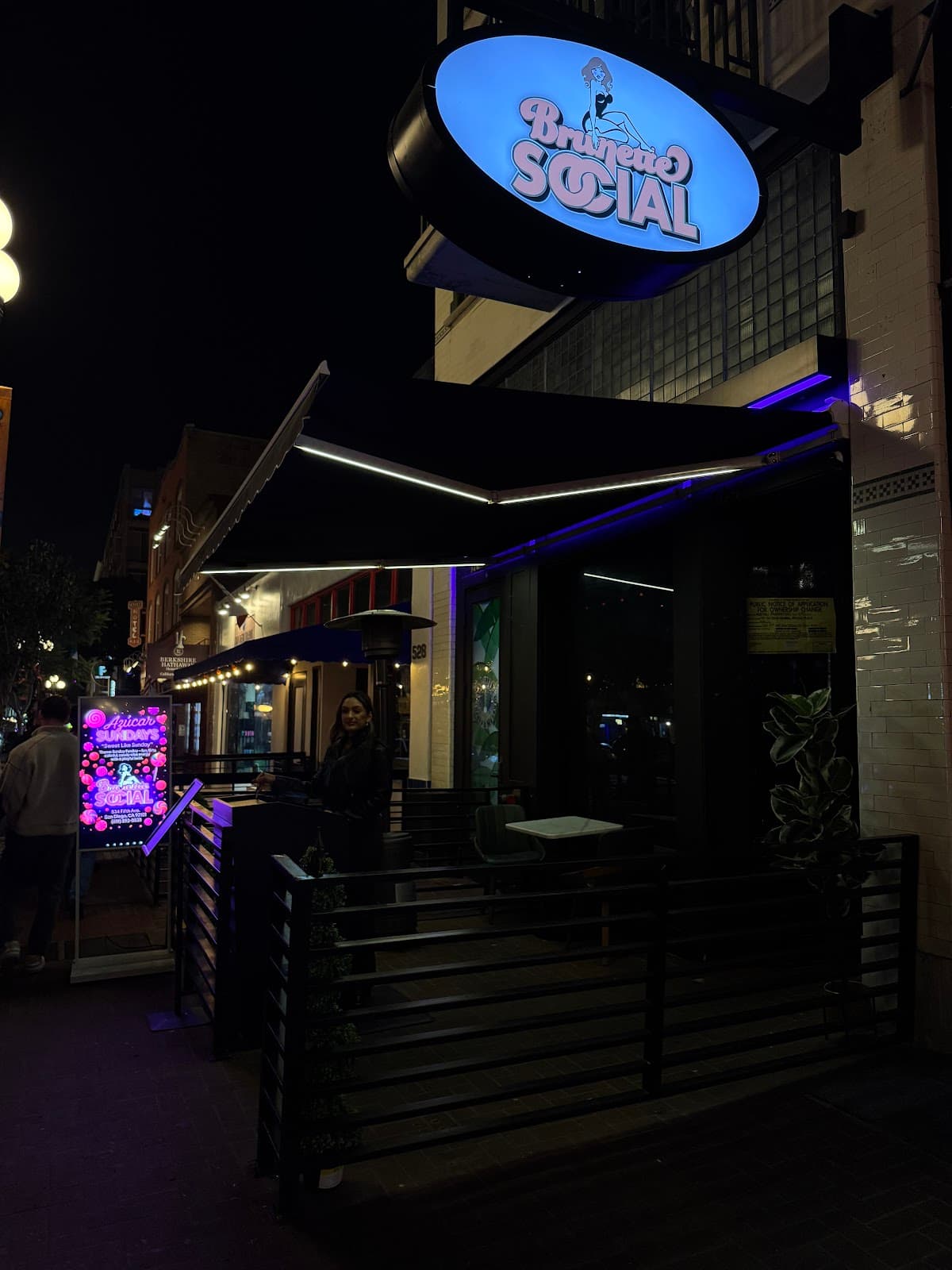 Brunette Social Sports Bar